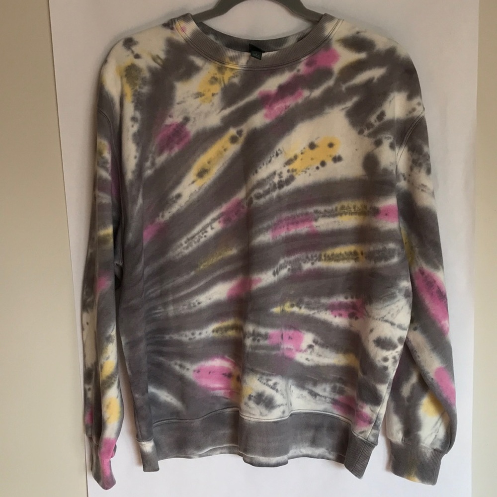 NWOT Wild Fable Women round neck tie dye sweatshirt .